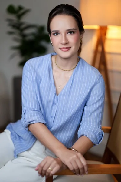 Dra. Natália Brito durante atendimento